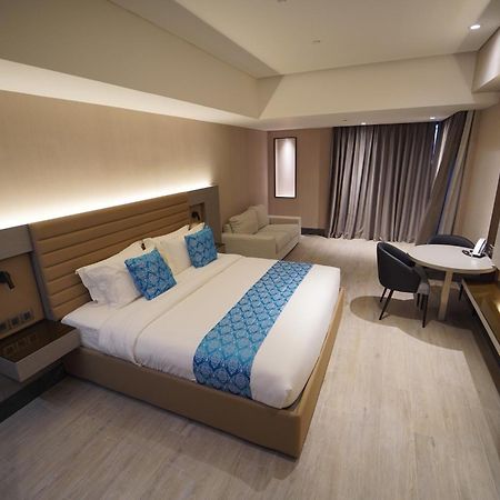 Bayprime Hotel Paranaque City ภายนอก รูปภาพ