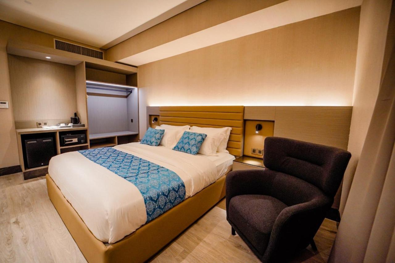 Bayprime Hotel Paranaque City ภายนอก รูปภาพ